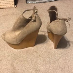 NWOT Nude Wedges